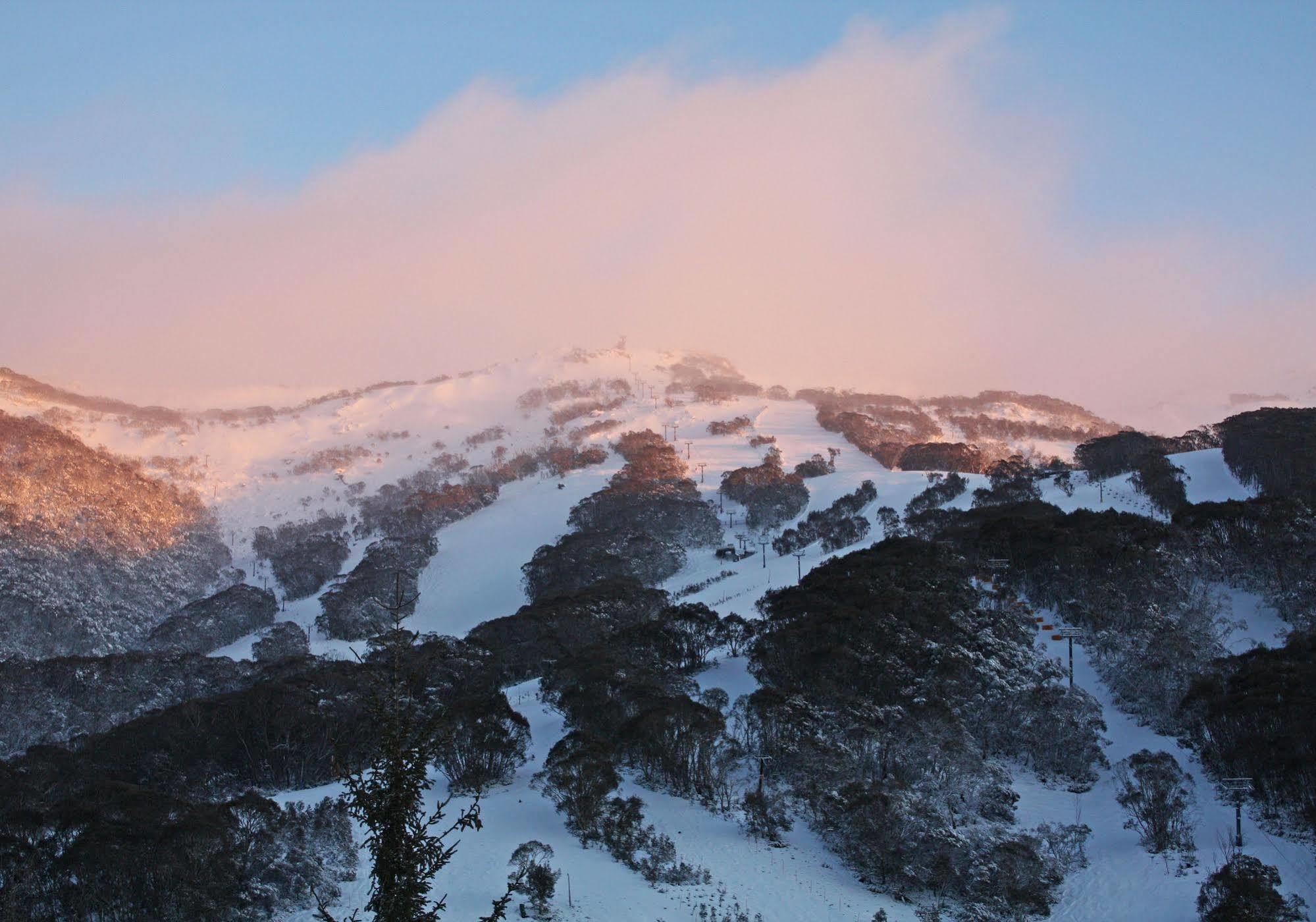 Yha Thredbo Hostel Exterior photo